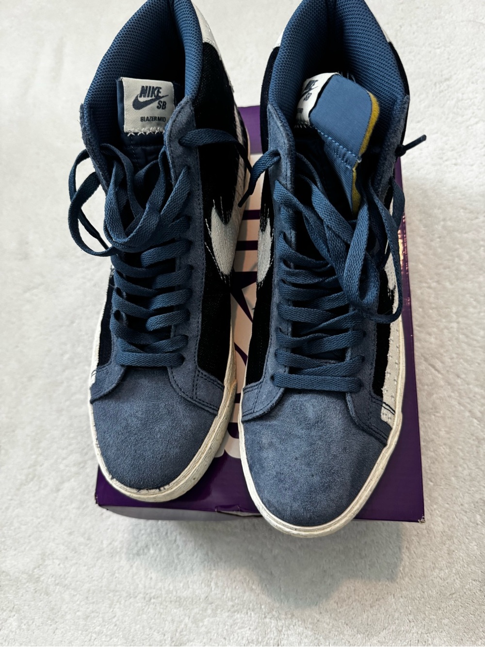 Nike SB Blazer Mid Navy Blue White Sneakers